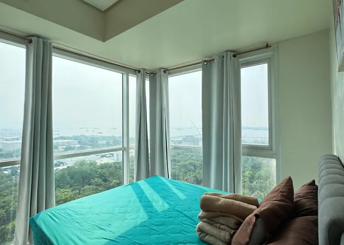 Breeze Deluxe Unit Roxas Blvd Manila