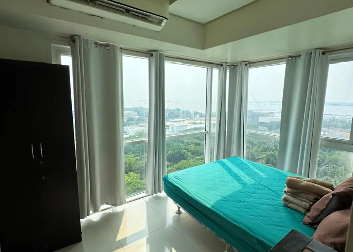 Breeze Deluxe Unit Roxas Blvd * Manila